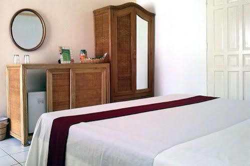 Whispering Palms Island Resort Bacolod Eksteriør billede