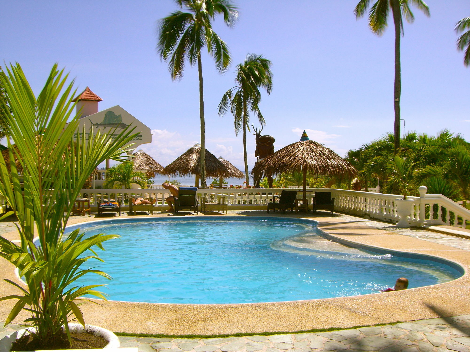 Whispering Palms Island Resort Bacolod Eksteriør billede